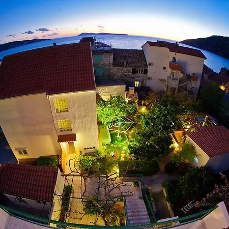 Apartments Dubra Komiza Exterior photo